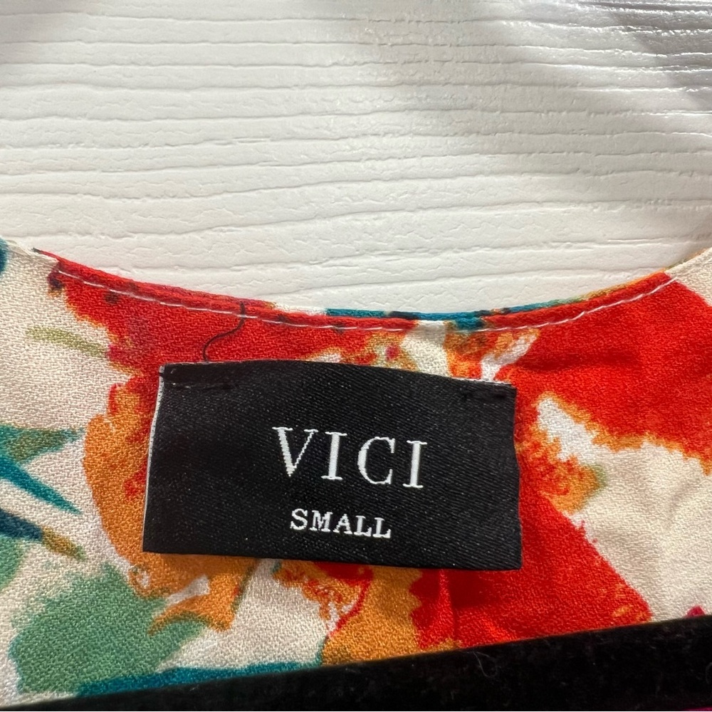 Vici Collection Tropicana Floral Kimono Top Size Small Colorful Button Front - Picture 4 of 8
